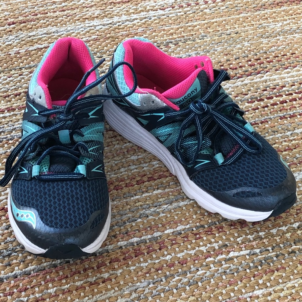 Girls Saucony tennis shoes